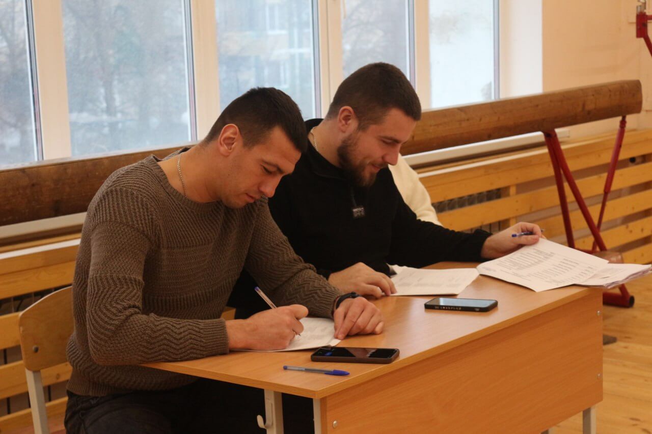 Профессионалы 281125