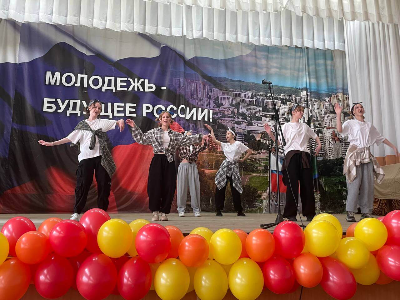 А ну-ка, девушки!