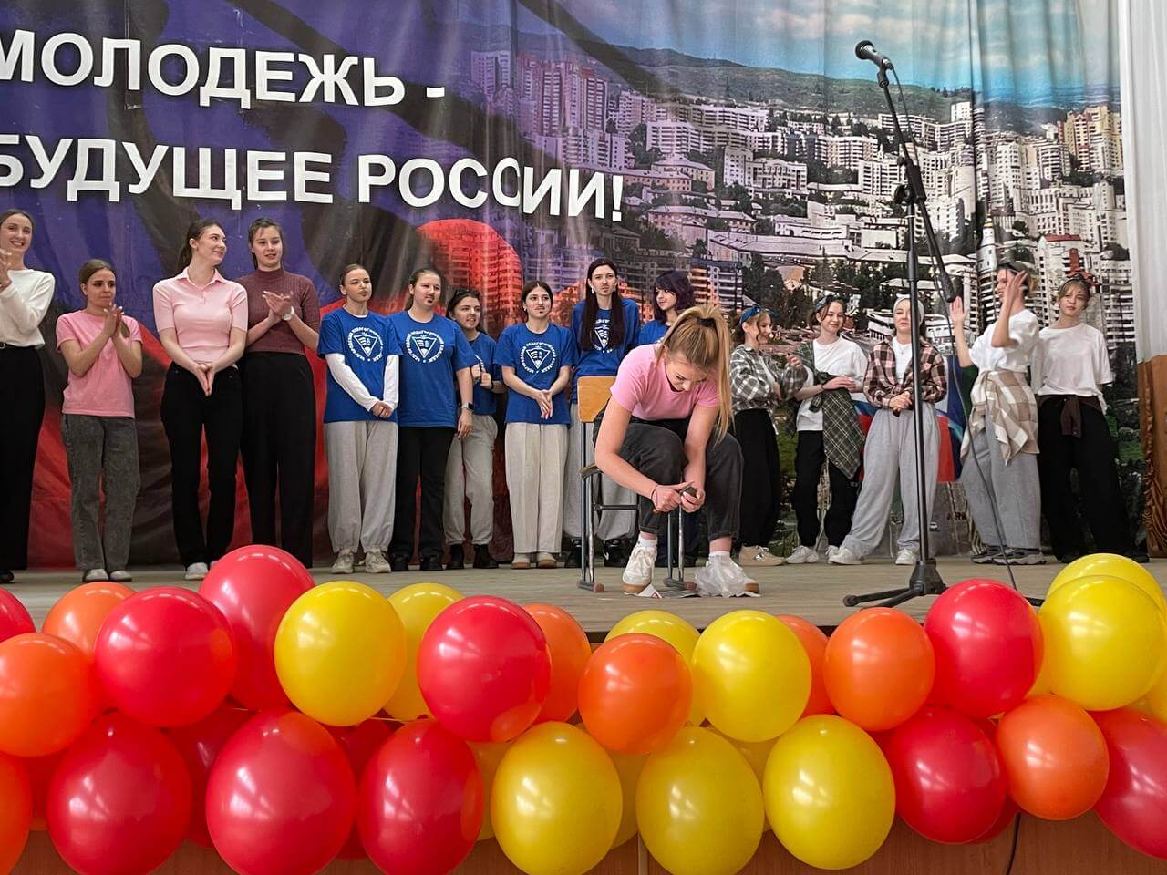 А ну-ка, девушки!