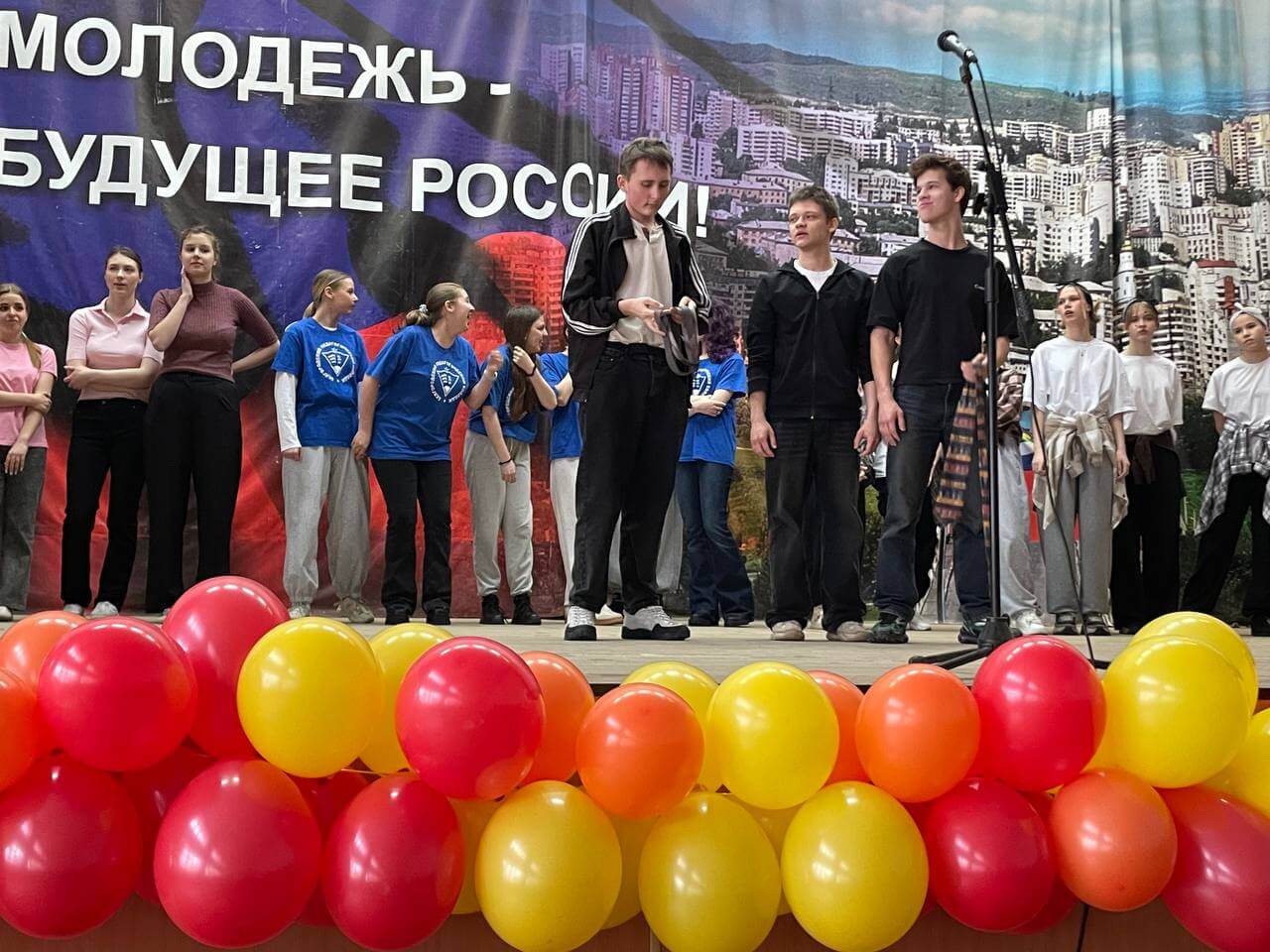 А ну-ка, девушки!