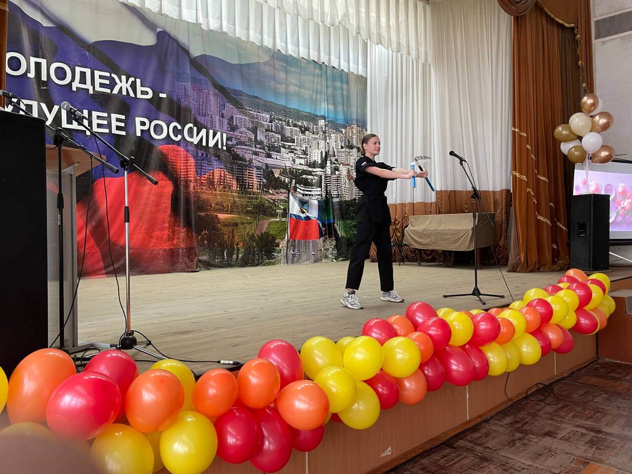 А ну-ка, девушки!